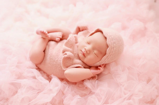 普洱宝宝吃手是饿了吗